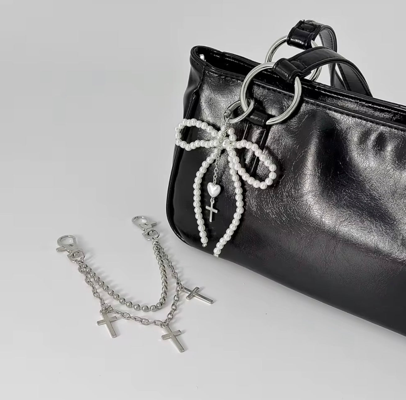 Charm Set per Borsa e Pantaloni – Fiocco di Perle, Nastro Leopardato e Catena Silver