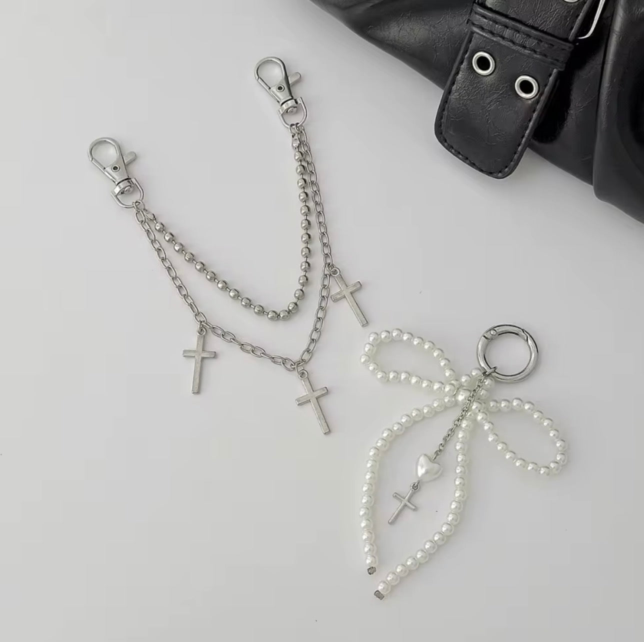Charm Set per Borsa e Pantaloni – Fiocco di Perle, Nastro Leopardato e Catena Silver